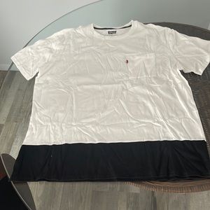 BRAND NEW NEVER WORN LEVIS WHITE TEE WITH BLACK TRIM SIZE L